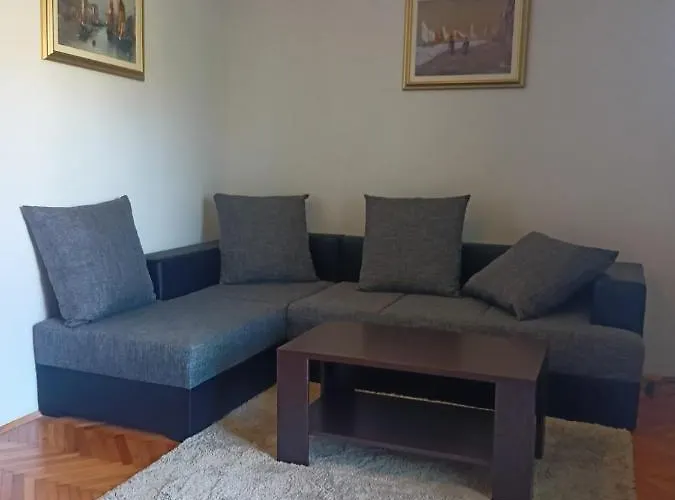 Marko アパート ポレッチ