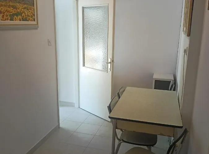 Marko アパート ポレッチ