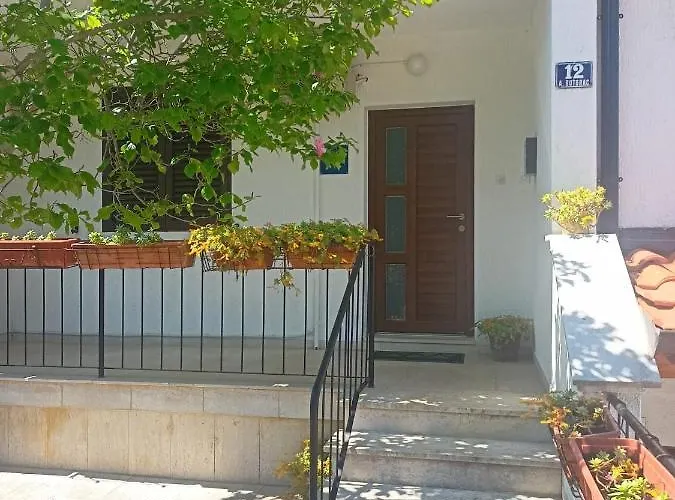 Marko アパート ポレッチ